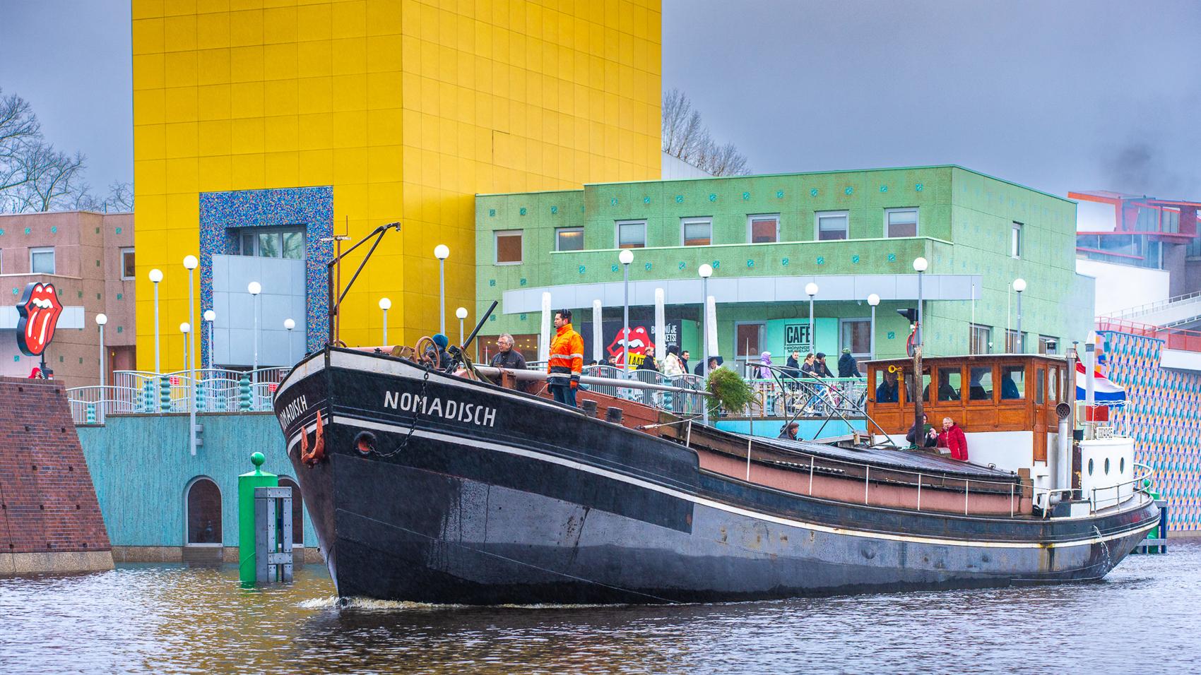 Het schip de Nomadisch in Groningen