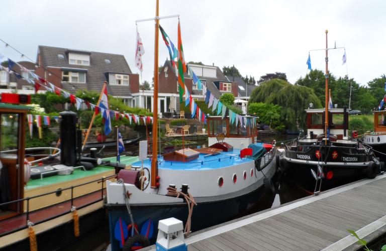 Zeelandia aan de kade afgemeerd