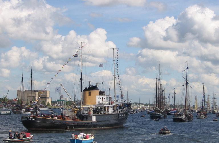 De Holland tijdens de Sail in Amsterdam